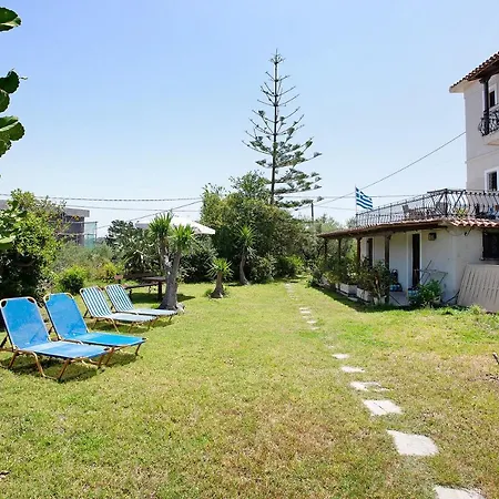 Yiannis 6 *